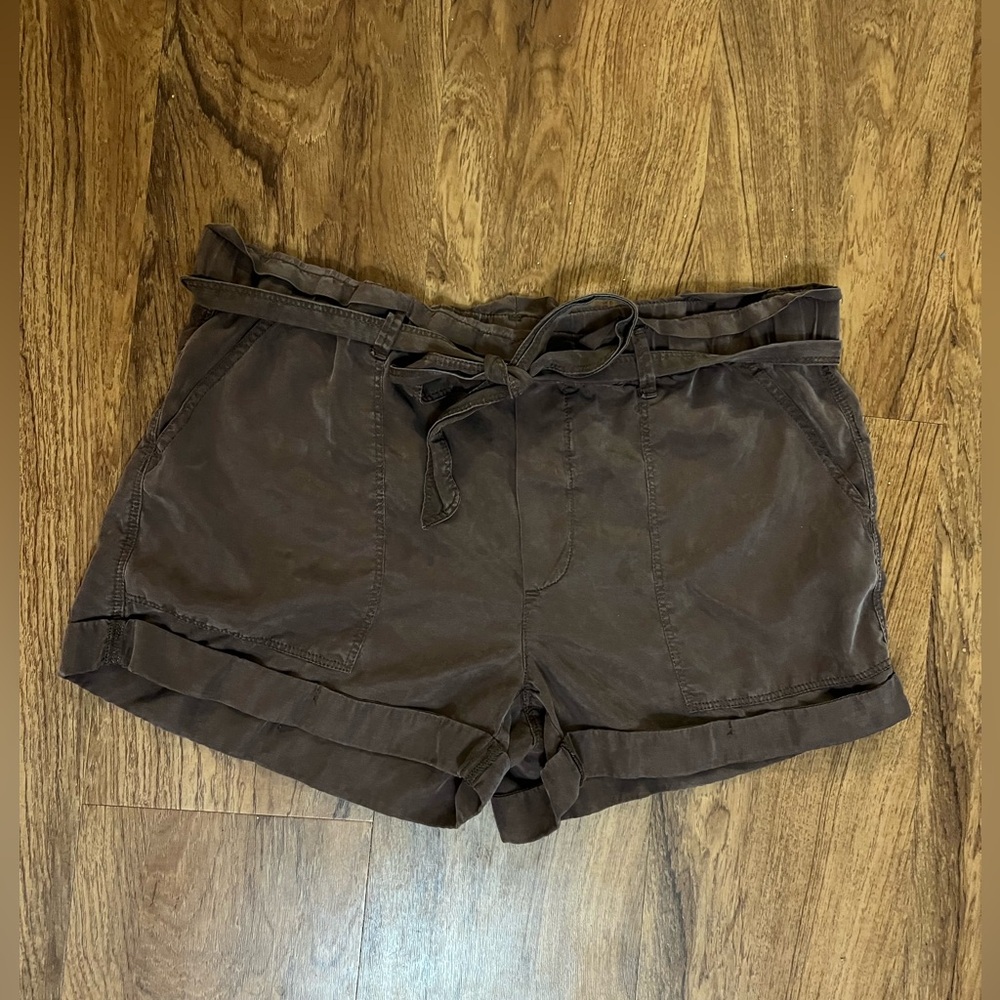 Women’s Aerie brown paper bag waist mid rise shorts size S.